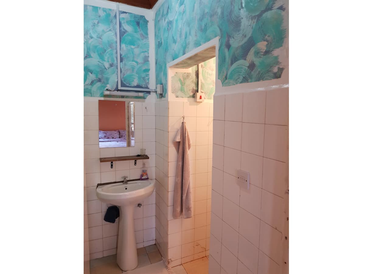 01 Master bathroom scaled