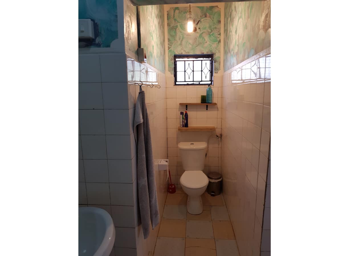 03 Master bathroom scaled